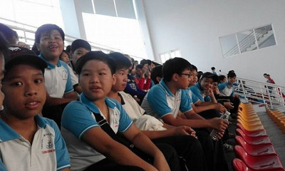 Các em học sinh tham dự lễ kỷ niệm 70 năm Ngày truyền thống Ngành Thể dục thể thao.