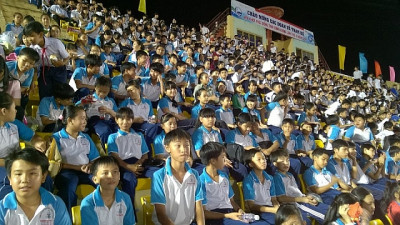 Các em học sinh tham gia dự khai mạc Hội khỏe Phù Đổng cấp tỉnh