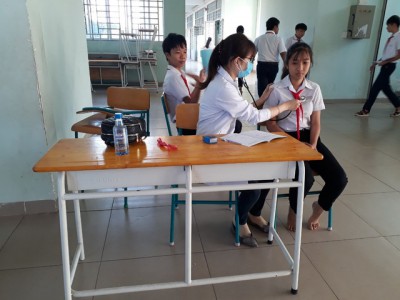 Tổ chức kiểm tra sức khỏe cho học sinh năm học 2019 - 2020