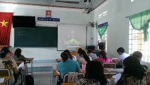 Giáo viên nghe giáo sư Hoàng Chí Bảo kể chuyện về Bác