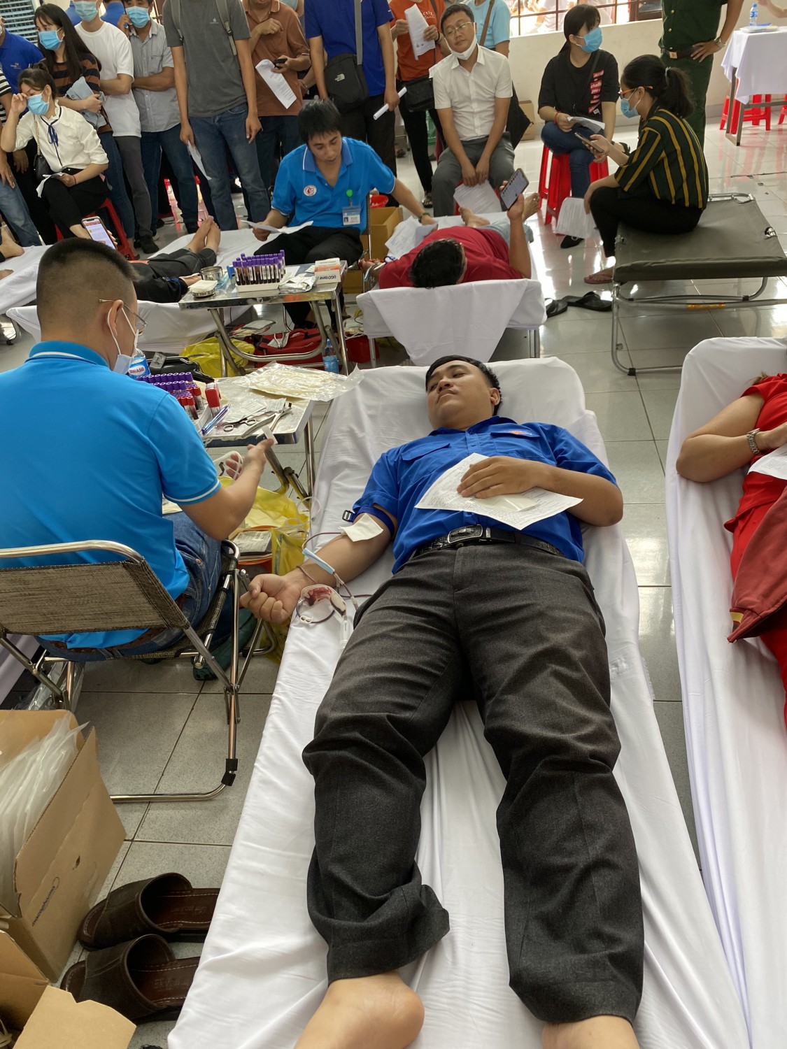 Cán bộ công nhân viên chức trường THCS Tương Bình Hiệp tham gia phong trào Hiến máu tình nguyện đợt 7 năm 2020