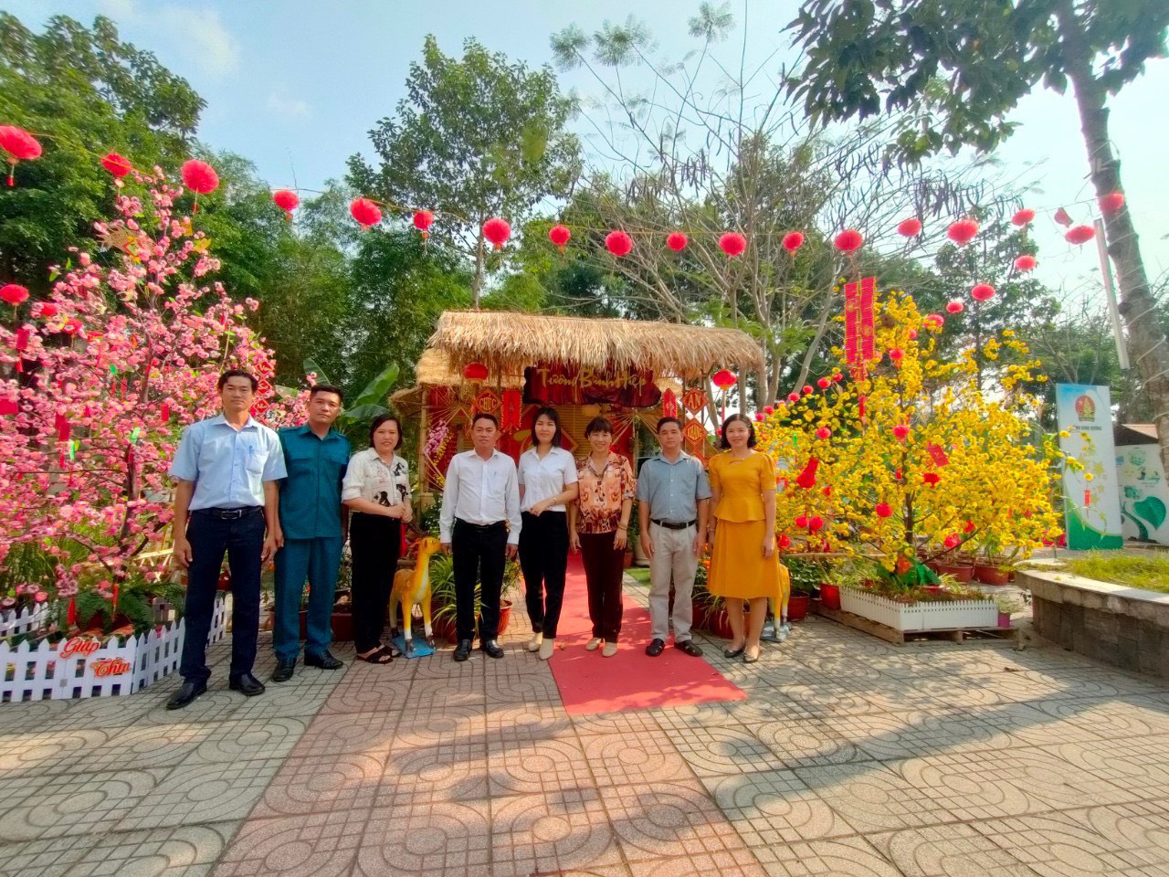 Trường THCS Tương Bình Hiệp nhận quà chúc Tết của HĐND- UBND- UBMTTQVN phường Tương Bình Hiệp