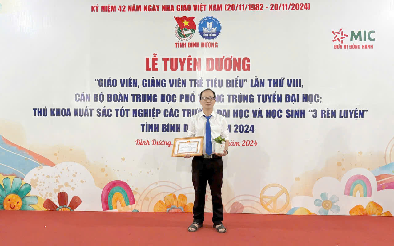 Thầy Nguyễn Minh Hân được vinh danh "Giáo viên, giảng viên trẻ tiêu biểu" lần thứ VIII năm 2024